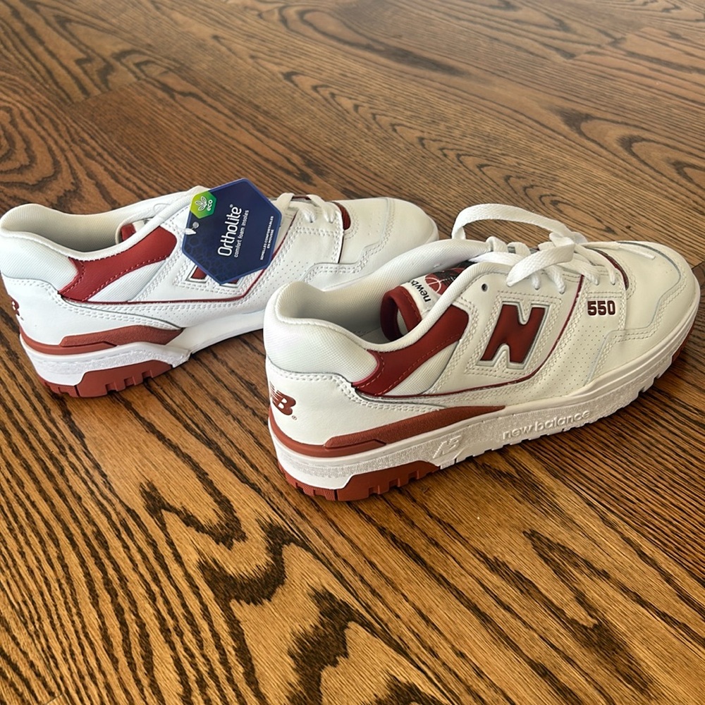 New balance 550 8.5 women’s white red never worn